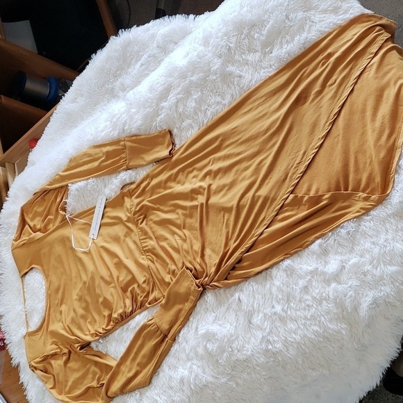 Young Fabulous & Broke Dresses & Skirts - Young Fabulous and Broke Dress, Backless Asymmetrical Skirt Long Sleeved Size S